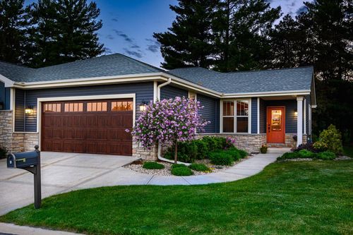 901 Whispering Pines Cir, LAKE MILLS, WI, 53551-9403 | Card Image
