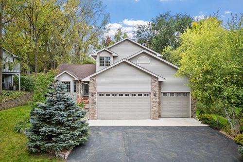 3071 Avon St N, Roseville, MN, 55113-1902 | Card Image