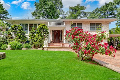 33 Country Village Ln, Manhasset Hills, NY, 11040-1007 | Card Image