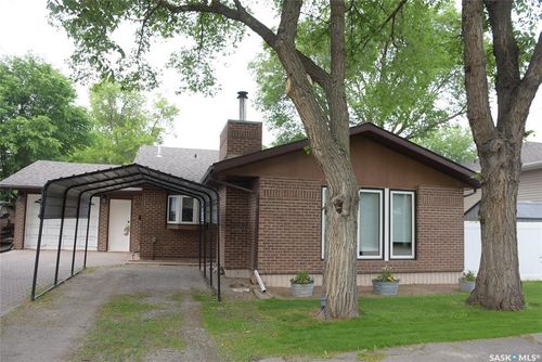 119 Dewdney St, Indian Head, SK, S0G | Card Image