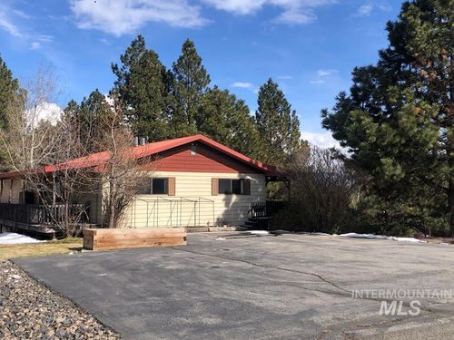 512 Skyline Dr, Cascade, ID, 83611-7769 | Card Image
