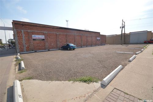 438 Main St N, Moose Jaw, SK, S6H3K2 | Card Image
