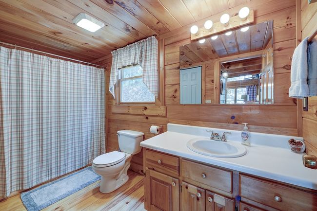 33 Spruce Dr, Home with 3 bedrooms, 3 bathrooms and null parking in Suches GA | Image 13