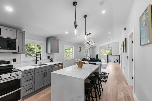 24 Stonehill Rd, Boston, MA, 02136-1215 | Card Image