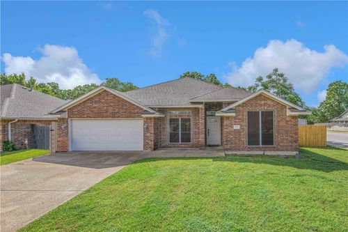 1500 Hunter Creek Dr, College Station, TX, 77845-7864 | Card Image