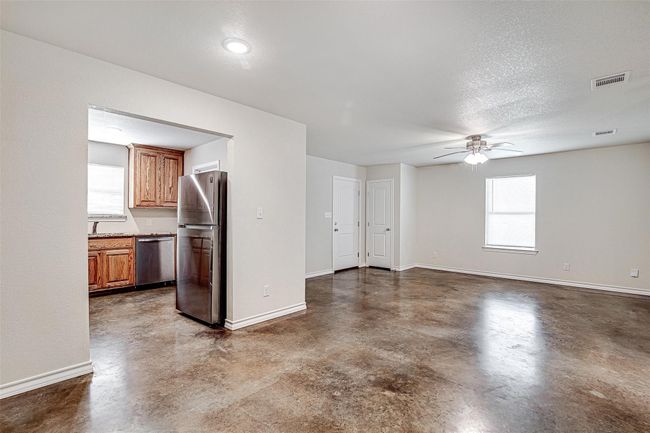 202 - 200 Honey Bee Dr, Home with 3 bedrooms, 2 bathrooms and null parking in Joshua TX | Image 6