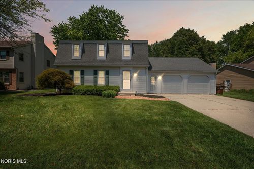 40 Naugatuck Way, Waterville, OH, 43566-1134 | Card Image