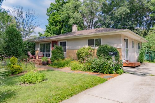 2104 S Circle Dr, Ann Arbor, MI, 48103-3439 | Card Image