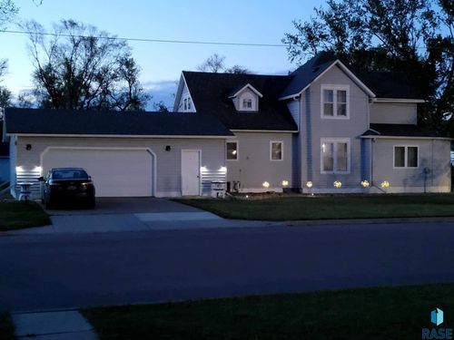 201 N 2nd Ave, Canistota, SD, 57012-2076 | Card Image