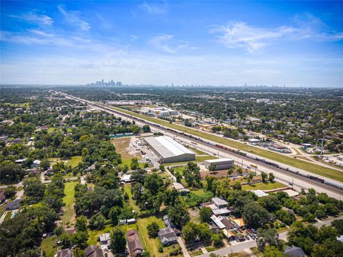 9910 E Hardy Rd, Houston, TX, 77093-5310 | Card Image