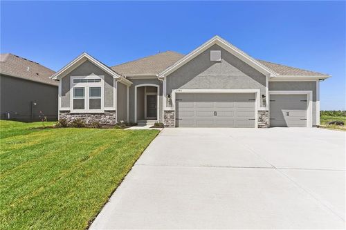 11448 N Auburndale Cir, Kansas City, MO, 64157-8736 | Card Image