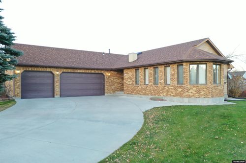 911 Laramie St, Rock Springs, WY, 82901-4358 | Card Image