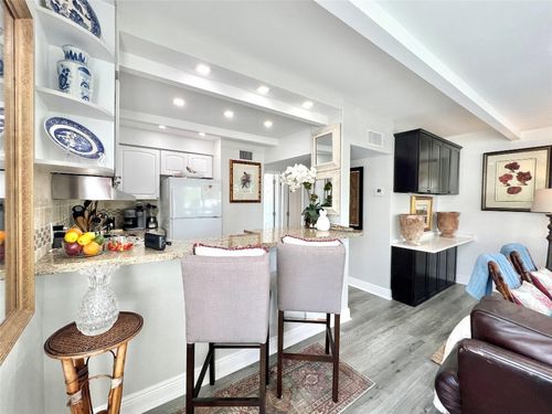 208-2124 Ne 5th Ave, Wilton Manors, FL, 33305-1161 | Card Image