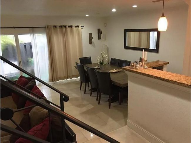 8201 Nw 8 Th Pl, Townhouse with 5 bedrooms, 3 bathrooms and null parking in Plantation FL | Image 5