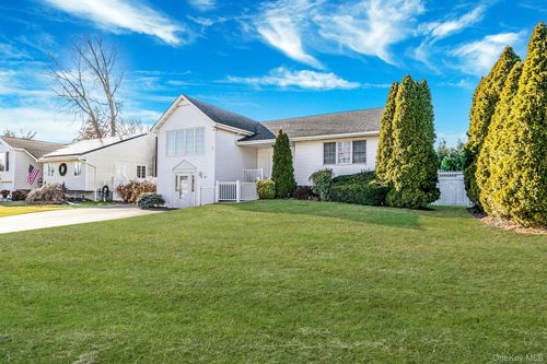 18 Amapola Lane, Smithtown, NY, 11754 | Card Image