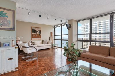 1707 - 600 Ne 36th St, Condo with 1 bedrooms, 2 bathrooms and null parking in Miami FL | Image 1