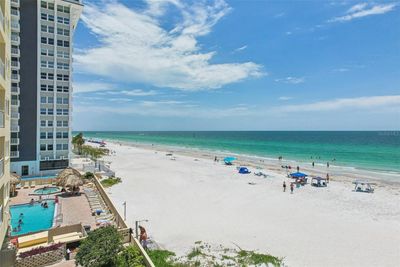 402 - 17450 Gulf Boulevard, Condo with 3 bedrooms, 3 bathrooms and null parking in Redington Shores FL | Image 2