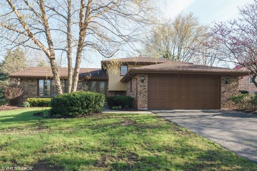 16W700 Fern St, Willowbrook, IL, 60527-7082 | Card Image