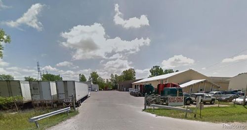 4225 Quinlan Dr, Burton, MI, 48529-2311 | Card Image