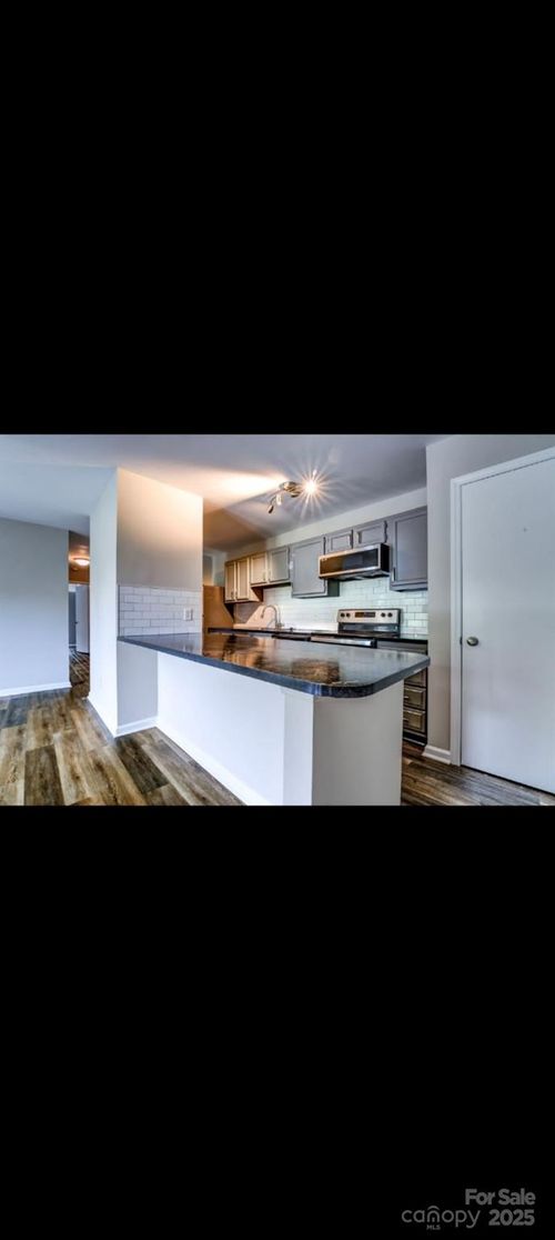 6137 Meadow Rose Ln, Charlotte, NC, 28215-5601 | Card Image