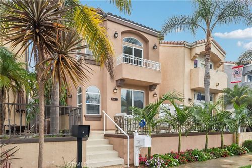 526 12th St, Huntington Beach, CA, 92648-4034 | Card Image