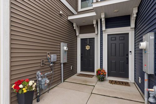 9729 4th Street N, Lake Elmo, MN, 55042 | Card Image