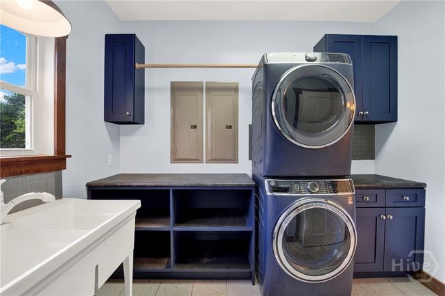 Laundry/Mud-Room Downstairs | Image 21