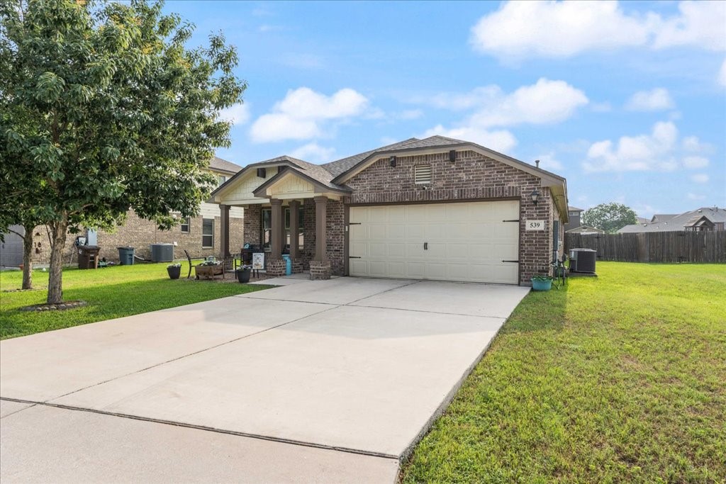 Christopher Cv, Lockhart, TX 78644