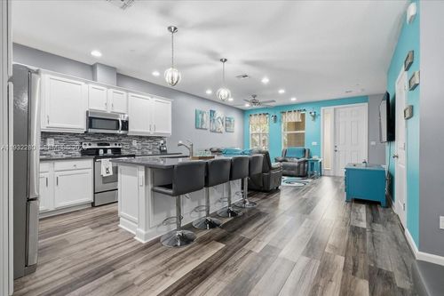 4126 Cascada Cir, Hollywood, FL, 33024-8516 | Card Image