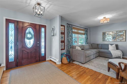 21 Drake Pl, Northport, NY, 11768-1021 | Card Image