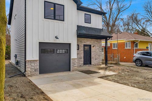 18022 Elizabeth St, Roseville, MI, 48066-2565 | Card Image