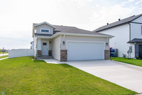 1101 55th Ave W, West Fargo, ND, 58078-2955 | Card Image