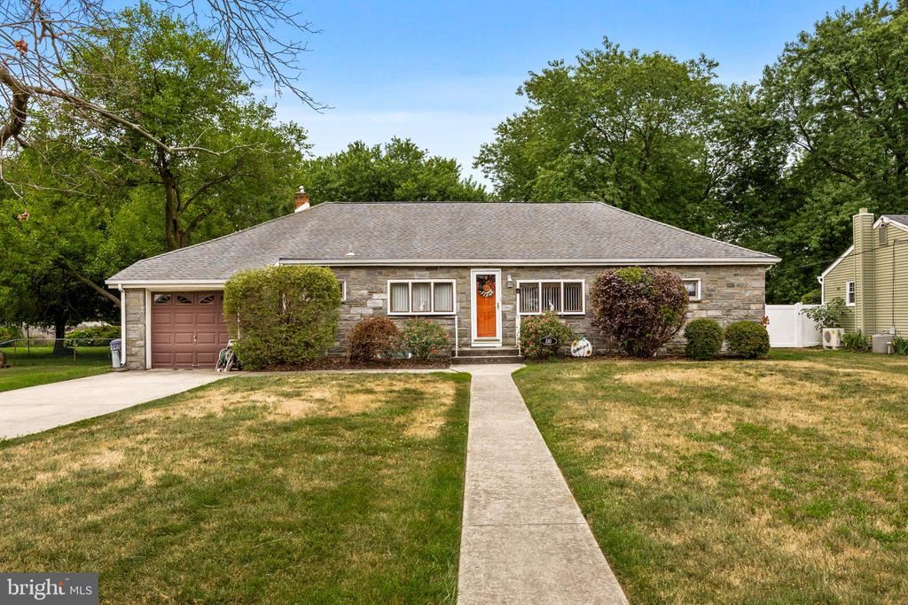 Florence Ave, Clementon, NJ 08021