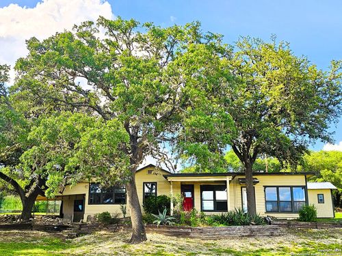 11266 Park Road 37, Lakehills, TX, 78063-7043 | Card Image