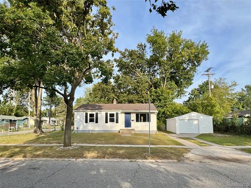 5220 Western Rd, Flint, MI, 48506-1310 | Card Image