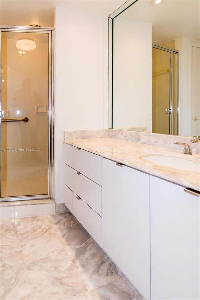 APT-404 - 10101 E Bay Harbor Dr, Condo with 2 bedrooms, 2 bathrooms and null parking in Bay Harbor Islands FL | Image 15