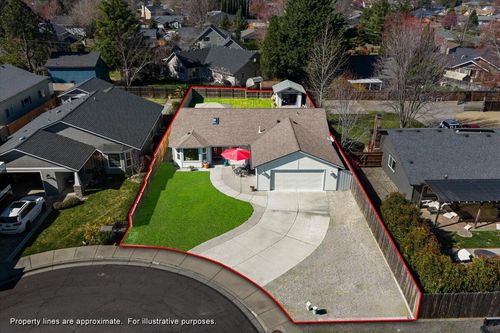 3053 Adams Cir, Medford, OR, 97504-5879 | Card Image