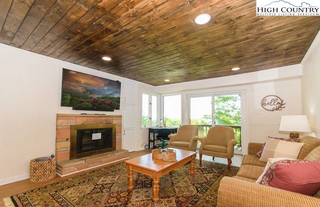 APT-25 - 220 Northridge Rd, Condo with 3 bedrooms, 3 bathrooms and null parking in Beech Mountain NC | Image 10