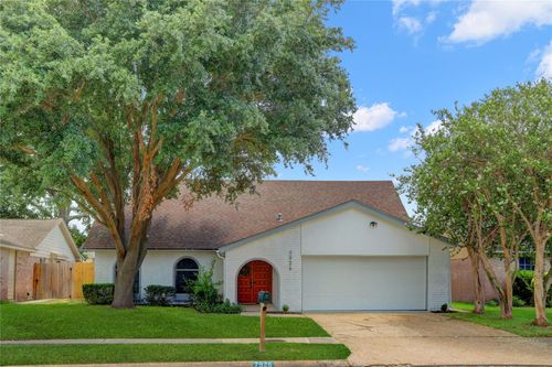 7926 Windy Creek Dr, Houston, TX, 77040-2220 | Card Image