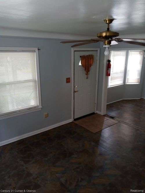 9553 Auburn St, Detroit, MI, 48228-1675 | Card Image