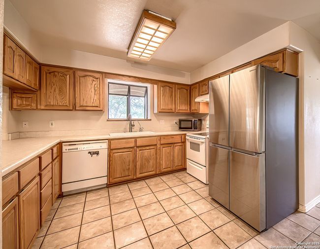 727 Falling Leaves Dr, House other with 3 bedrooms, 3 bathrooms and null parking in Adkins TX | Image 7
