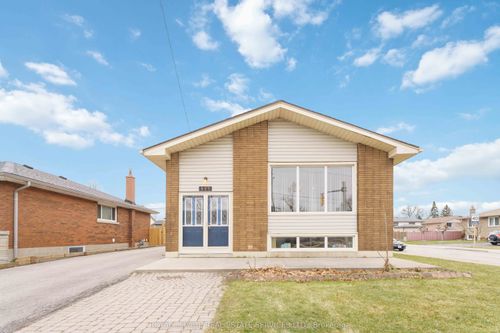 main-517 Mohawk Rd W, Hamilton, ON, L9C1X3 | Card Image