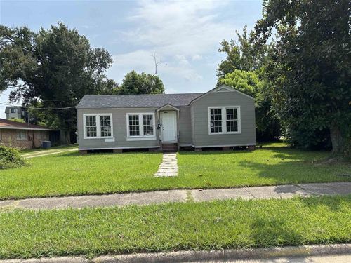 2213 Ernest St, Lake Charles, LA, 70601-7261 | Card Image