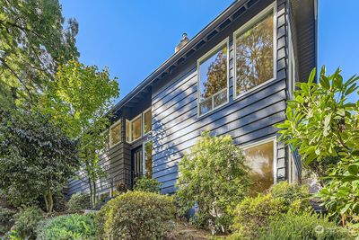 10415 35th Avenue Ne, House other with 3 bedrooms, 2 bathrooms and 1 parking in Seattle WA | Image 3