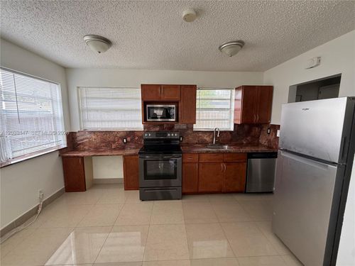n-883 Ne 40th St, Oakland Park, FL, 33334 | Card Image