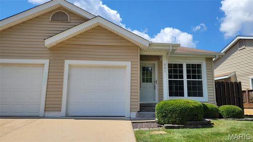 521 Spring Glen Dr, Ballwin, MO, 63021-7458 | Card Image