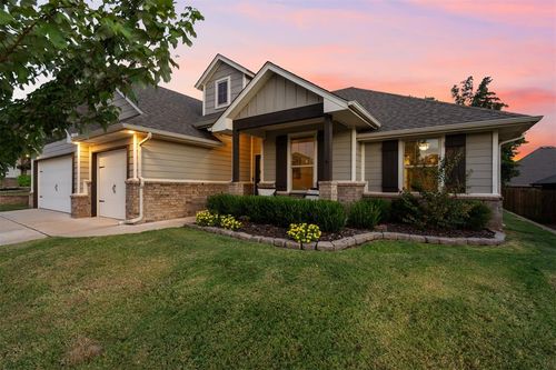 8008 Mimosa Drive, Edmond, OK, 73034 | Card Image