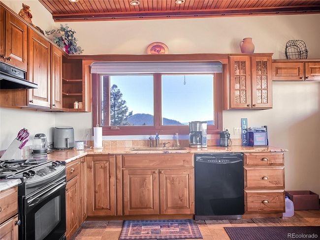 Alder Wood Cabinets, Gas Range/Oven | Image 4