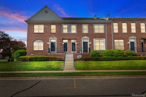 14267 Vauxhall Dr, Sterling Heights, MI, 48313-2751 | Card Image