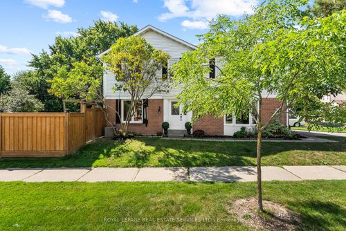 2 Mangrove Rd, Brampton, ON, L6S3Y1 | Card Image